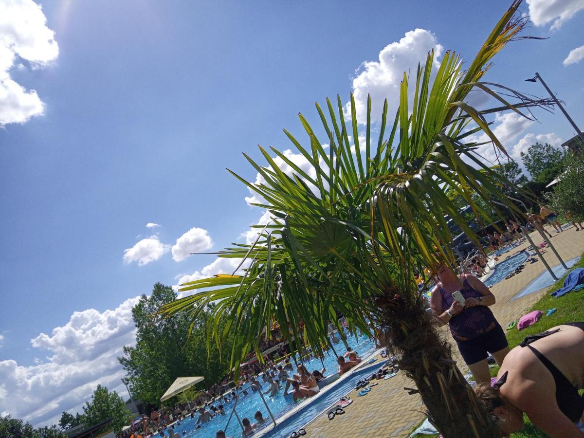 Ap. Near Thermal Bath Папа Екстер'єр фото